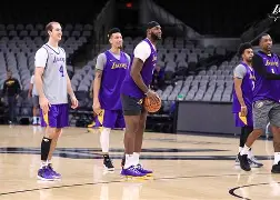 TheShy在湖人比赛中势不可挡，惊险取胜引发热议！(theshy巅峰有多厉害)ayx爱游戏官方平台